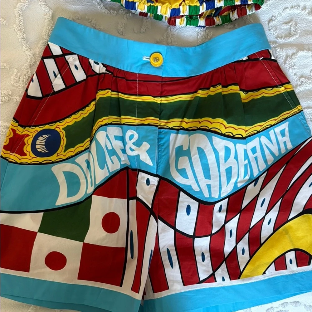 Dolce & Gabbana Red and Blue Bermudas Vibrant Graphic Design - Picture 11 of 11